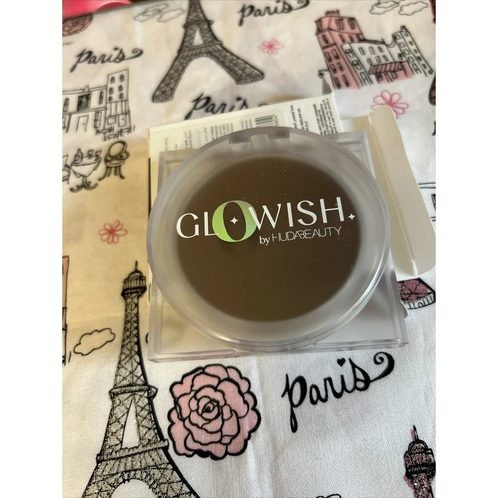 GloWish by Huda Beauty Lightweight Blurring Pressed Powder 12 Extra Rich